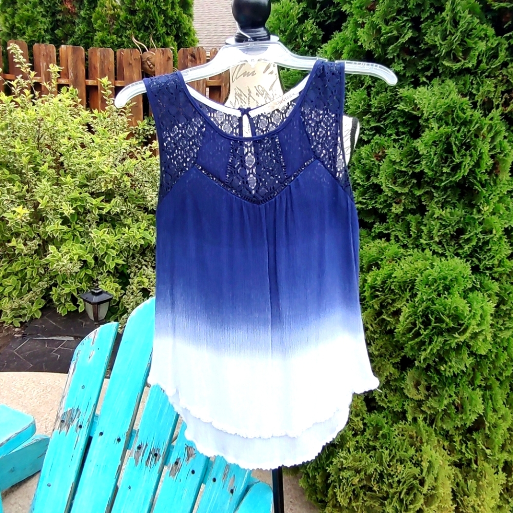 Sleeveless Ombre Lace Top - Blue and White